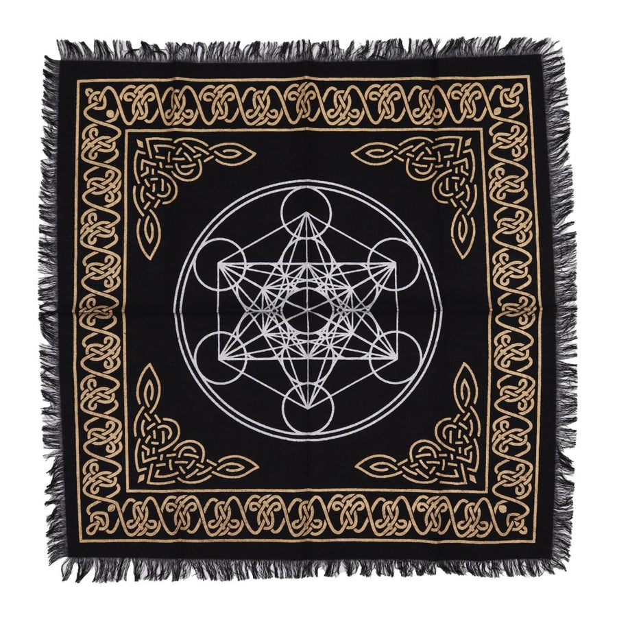 Telo da altare nero, bianco con decorazioni color bronzo e simbolo sacro del Cubo di Metatron Telo da altare nero, bianco con decorazioni color bronzo e simbolo sacro del Cubo di Metatron